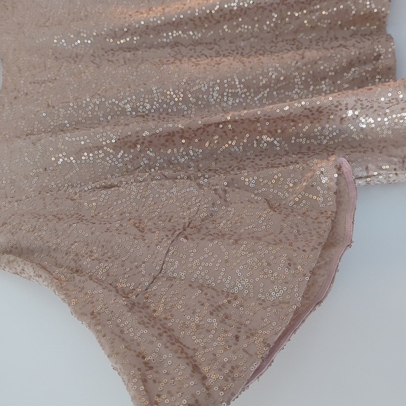 Sparkle top with gold accents - Picture 2 of 3